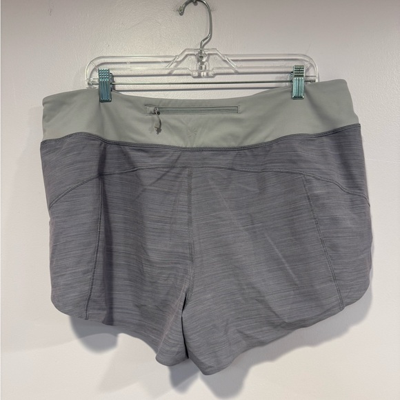 Athleta Run with it Textured 3.5 in Two-Tone Gray Purple Athletic Shorts - Picture 3 of 3